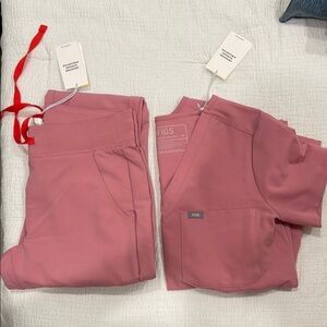 Figs Chalk Pink Scrub Set